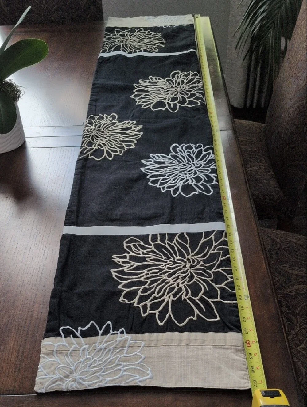 N/A black table